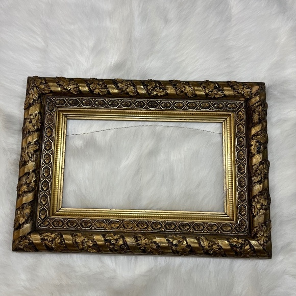 Vintage Colonial Style Ornate Gold Guild Frame - Picture 1 of 6